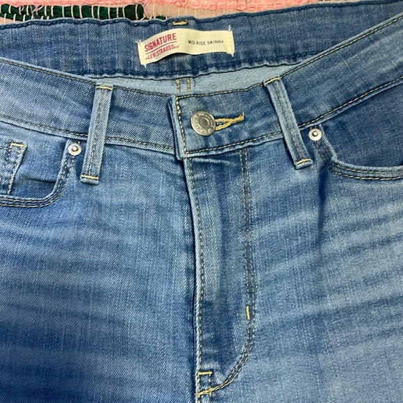 Signature by Levi’s Mid Rise Skinny Jeans-#1878 - Picture 4 of 13